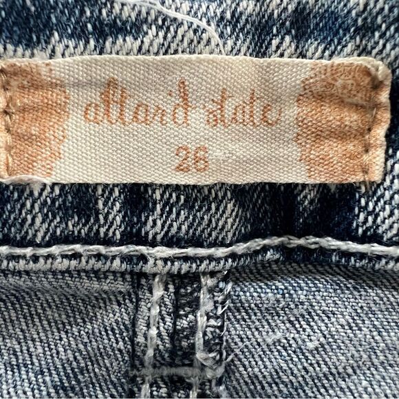 Altar’d State Distressed Fringed Light Wash Denim Jean Shorts Size 26 - Picture 8 of 13